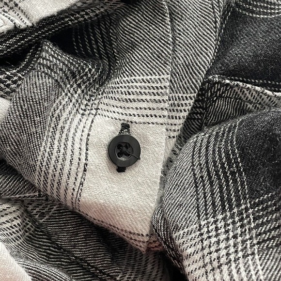 Torrid 2 Women’s Plus Size 2X Black & White Plaid Button Down Shirt Top - Picture 11 of 14